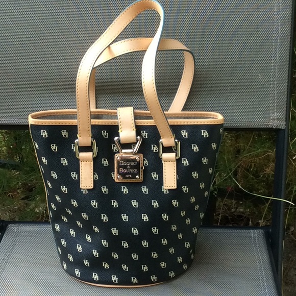 Dooney & Bourke Handbags - Dooney and Bourke gorgeous vintage bucket bag